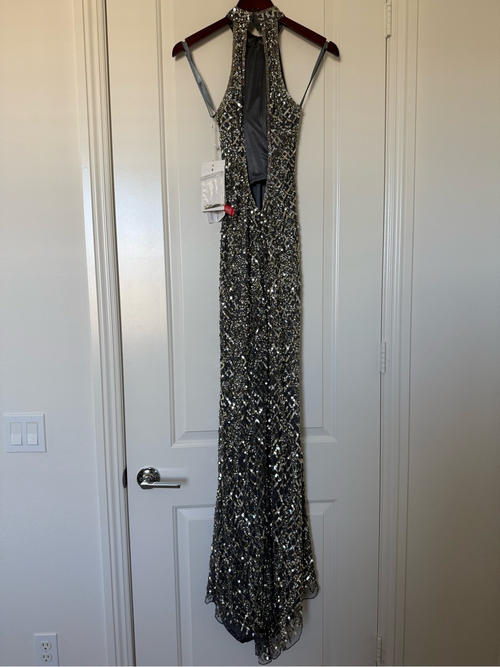 Mac Duggal 4112 platinum Sequin High-Neck Evening Gown with Front Slit NWT 0 - Picture 6 of 11